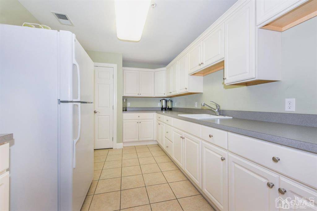 Edison, NJ 08837,183 Liddle AVE