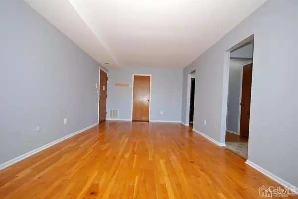 Edison, NJ 08817,294 College DR