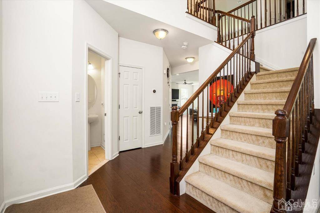 Monroe, NJ 08831,44 Saratoga LN