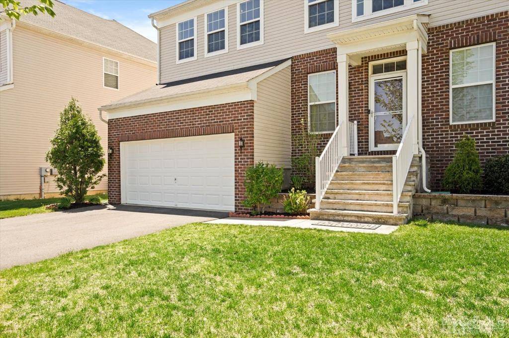 Monroe, NJ 08831,44 Saratoga LN
