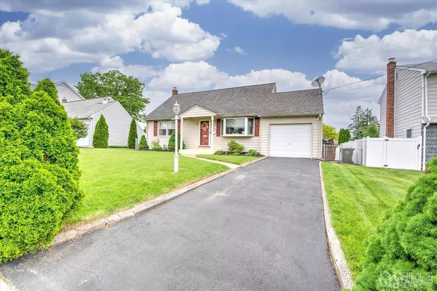 15 Pine Tree DR, Colonia, NJ 07067