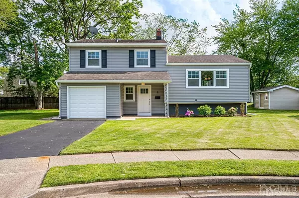 9 Barbara PL, Edison, NJ 08817