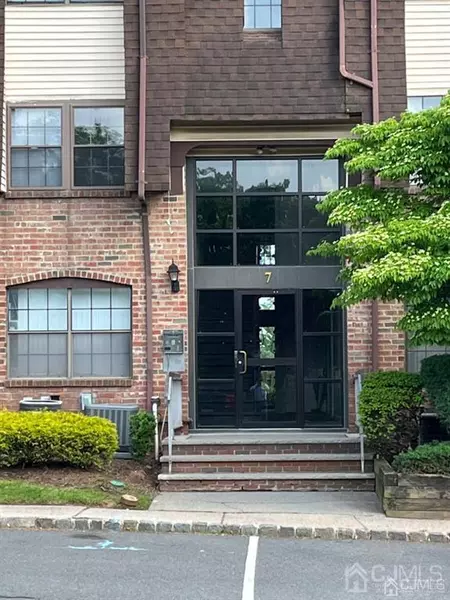 710 Green Hollow DR, Iselin, NJ 08830