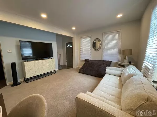 Fords, NJ 08863,21 Douglas ST