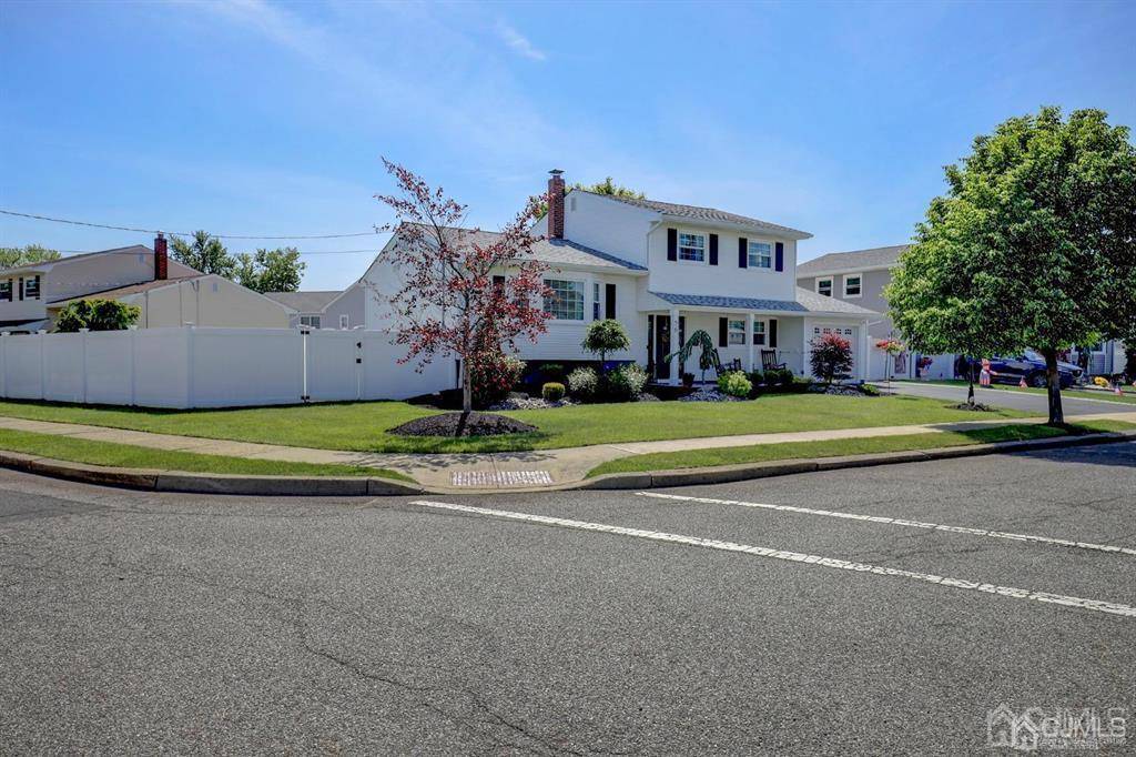 56 Flagstone DR, Port Reading, NJ 07064
