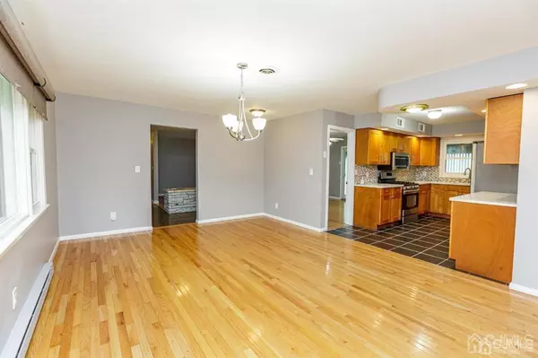 Ridgewood Village, NJ 07450,676 Kingsbridge LN