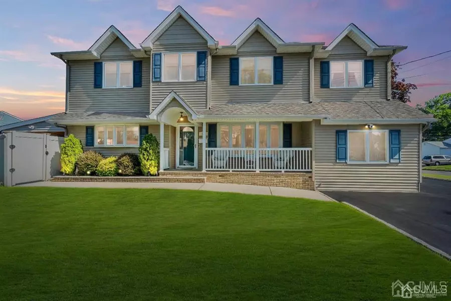 95 Claridge PL, Colonia, NJ 07067