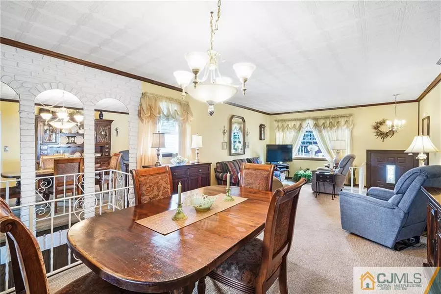 27 Louis ST, Carteret, NJ 07008