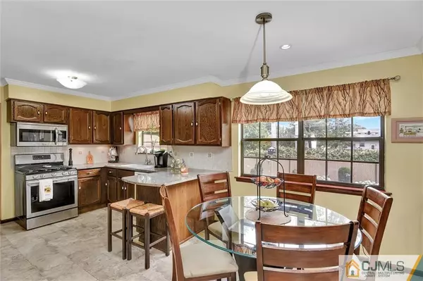 Woodbridge Proper, NJ 07095,2 Colonial CT