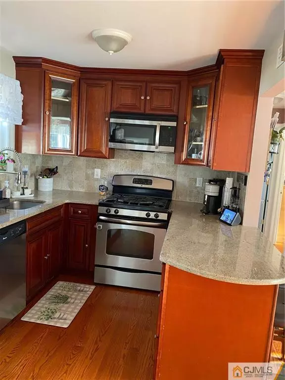 Colonia, NJ 07067,200 New Dover RD