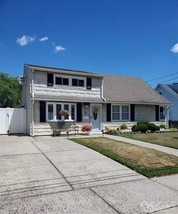 82 Sycamore ST, Carteret, NJ 07008