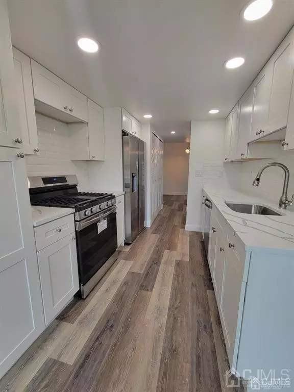 Englishtown, NJ 07726,82 Sunnymede ST