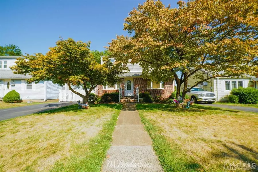 131 Mineola PL, Edison, NJ 08817