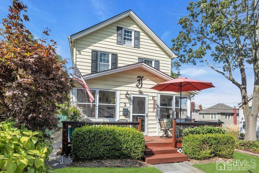 2 Riker ST, Highlands, NJ 07732