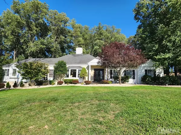 21 Grandview DR, Holmdel, NJ 07733