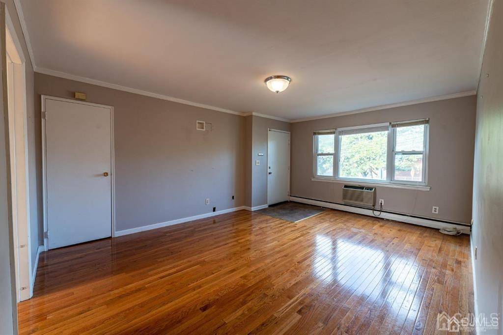 Edison, NJ 08817,93 Fox RD #7A