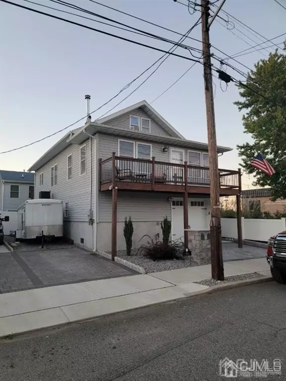 South Amboy, NJ 08879,104 Henry ST