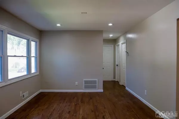 Iselin, NJ 08830,178-E E Louis PL