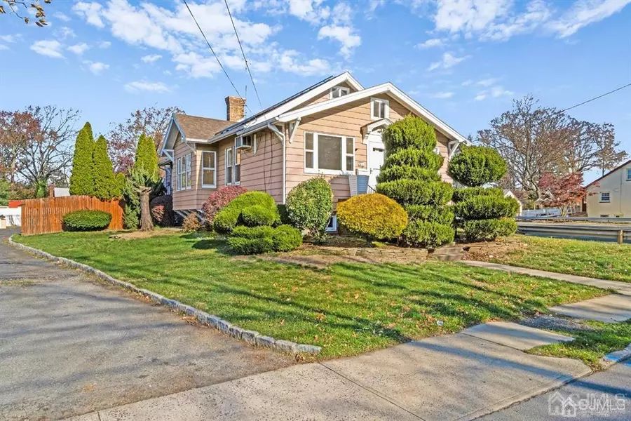 819 King Georges RD, Fords, NJ 08863