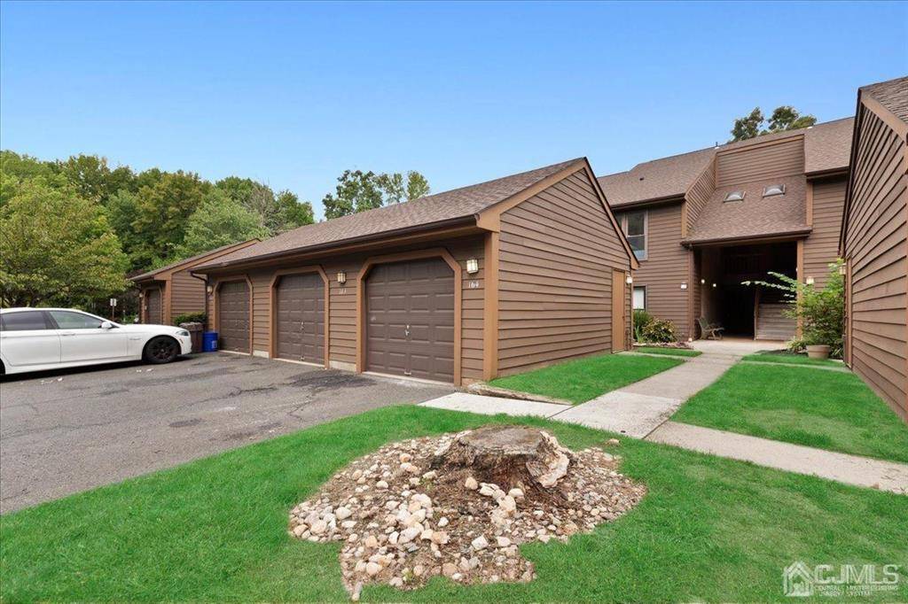 Edison, NJ 08820,164 Hidden Hollow CT