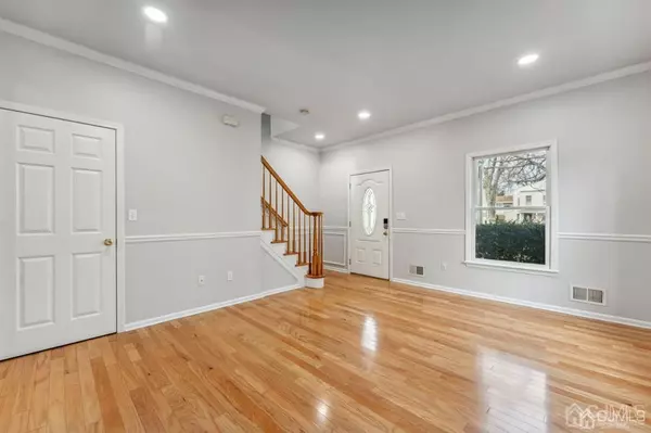 Aberdeen, NJ 07747,207 Lower Main ST