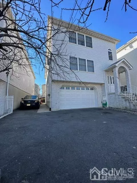 Elizabeth, NJ 07201,1034 E Grand ST E