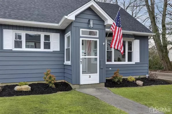 East Brunswick, NJ 08816,3 Diamond CT