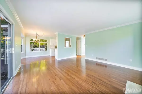 Howell, NJ 07731,46 Diamond LN