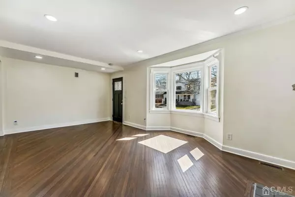 354 Salem RD Union Twp, NJ 07083