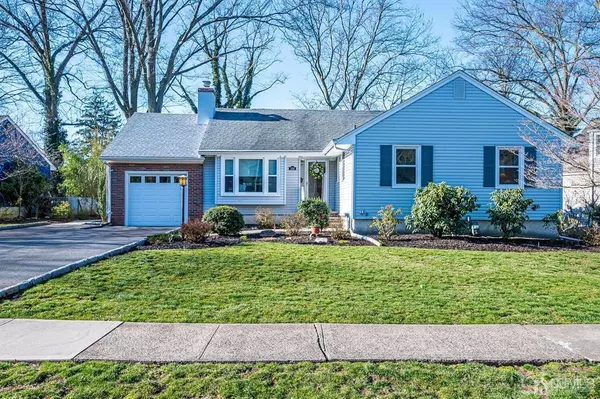 108 Mason DR, Metuchen, NJ 08840