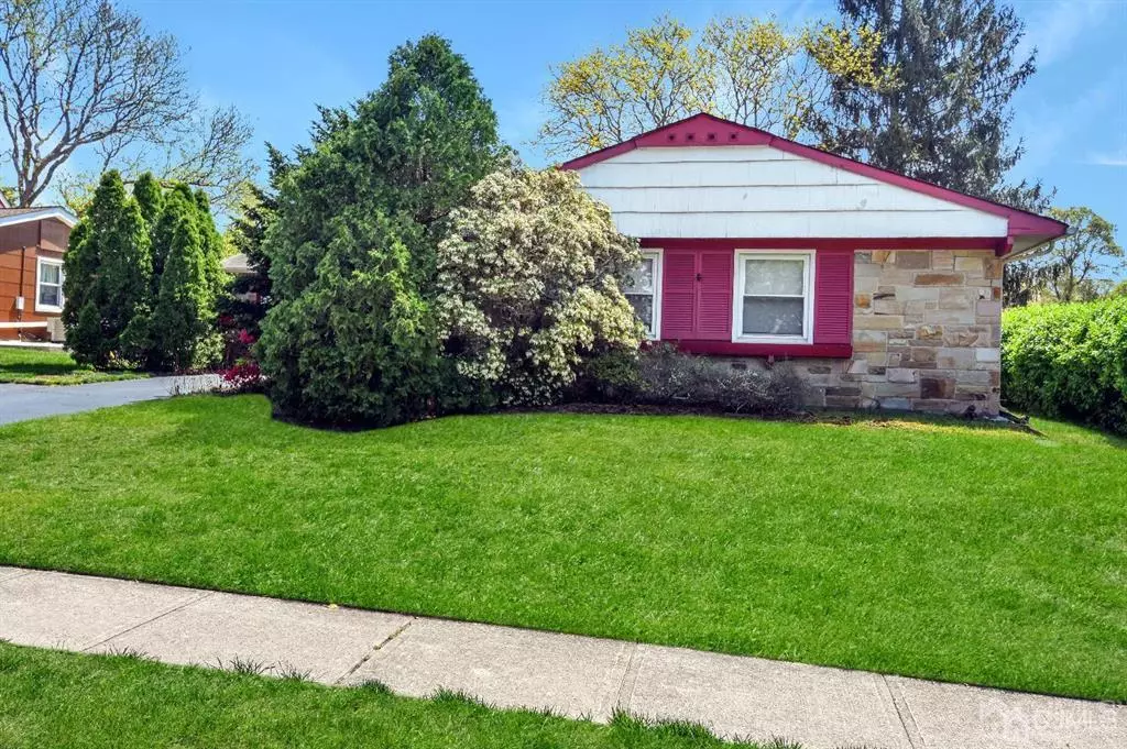 Aberdeen, NJ 07747,14 Oaklyn LN