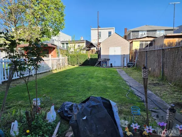 Newark, NJ 07107,577 N 9th ST