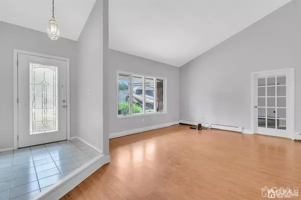 Monroe, NJ 08831,15 Cameo DR