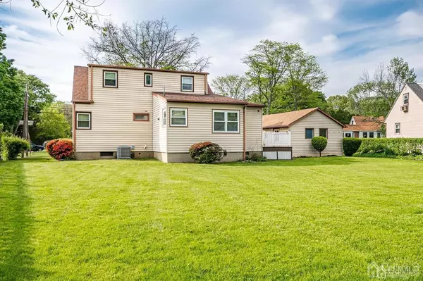 East Brunswick, NJ 08816,40 Fairfield RD