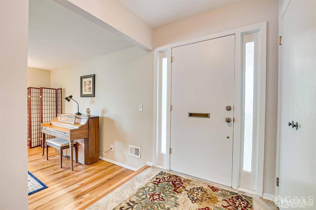 Metuchen, NJ 08840,24 Oak AVE
