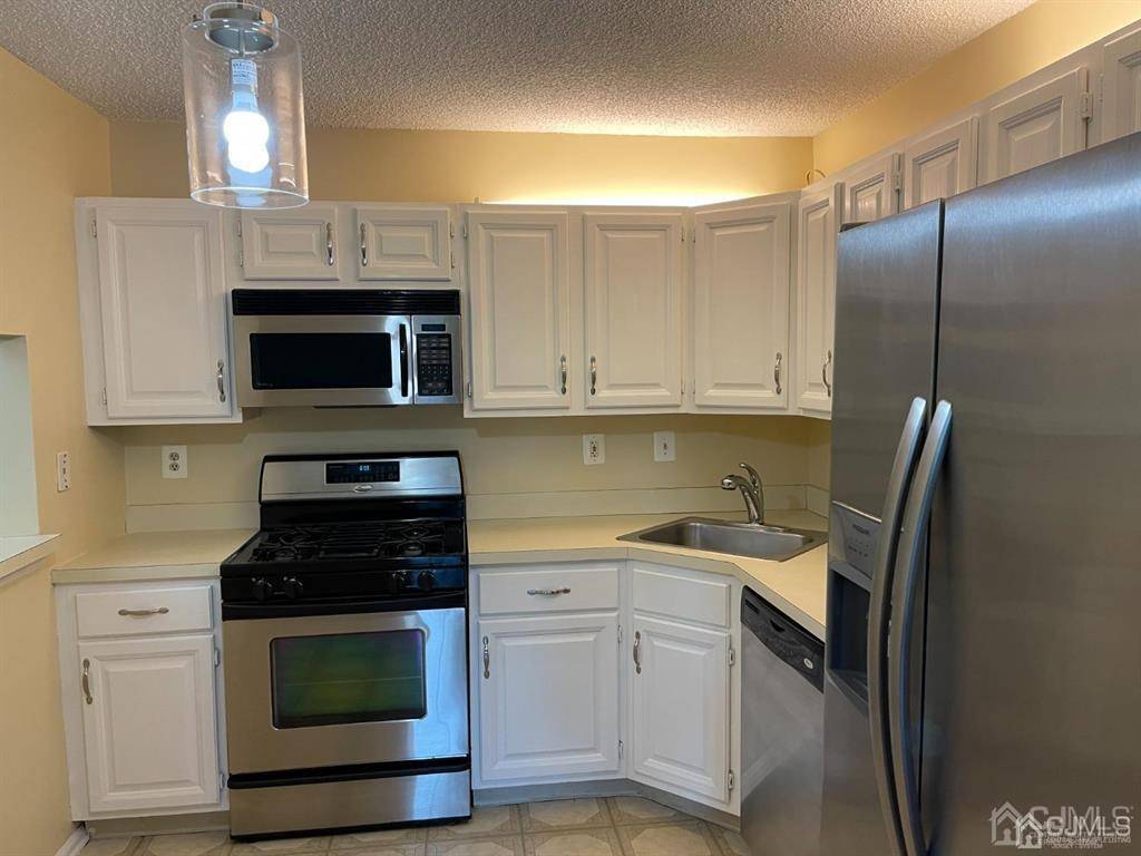 North Brunswick, NJ 08902,308 Wimbeldon CT