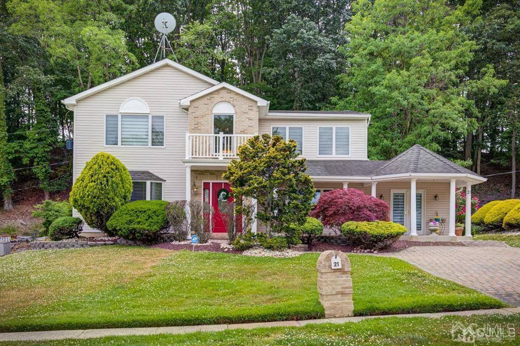 21 Irongate LN, Aberdeen, NJ 07747