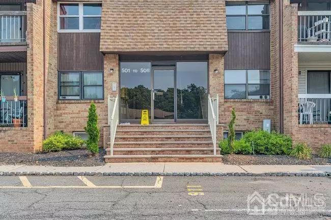 506 Sharon Garden CT, Middlesex, NJ 07095