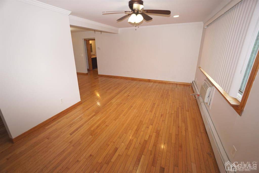 Woodbridge Proper, NJ 07095,717 Cricket LN
