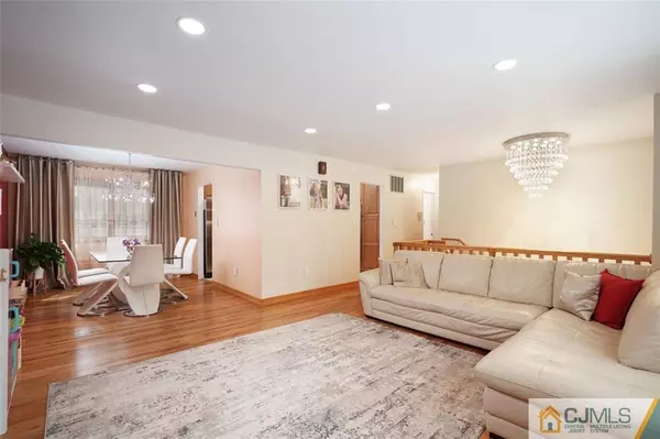 East Brunswick, NJ 08816,7 Reider CT