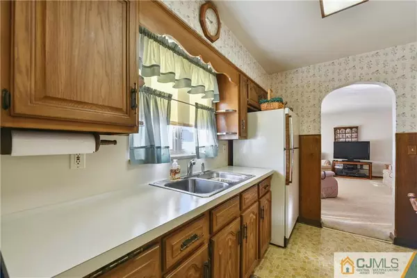 Fords, NJ 08863,24 S Pine ST