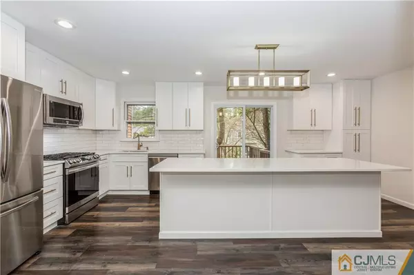 East Brunswick, NJ 08816,43 Buttonwood DR