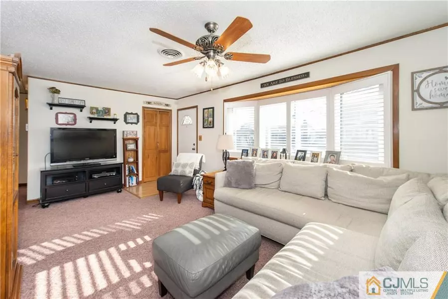 86 Bridge ST, Sewaren, NJ 07077