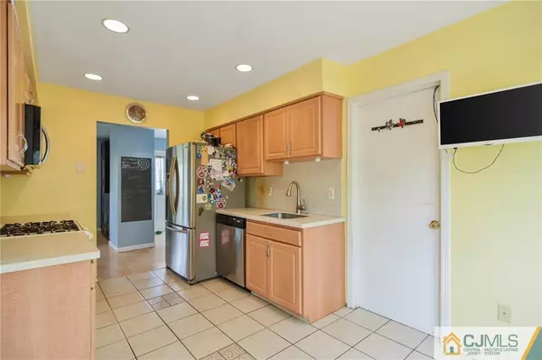 Aberdeen, NJ 07721,29 Stemler DR