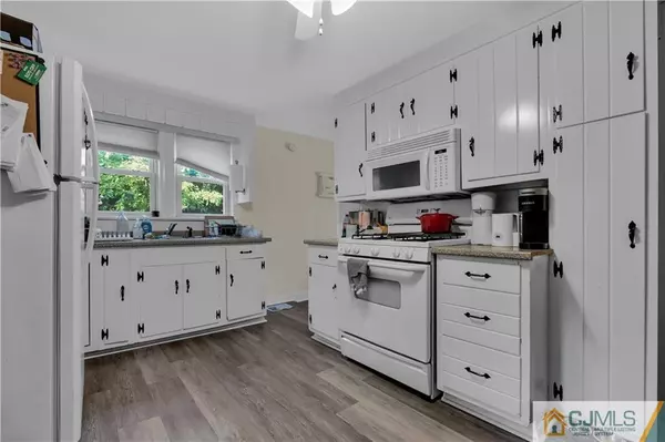 Milltown, NJ 08850,13 Millers LN