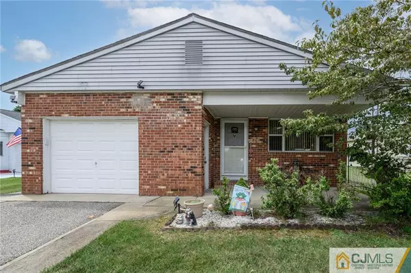 15 Sabinas ST, Toms River, NJ 08757