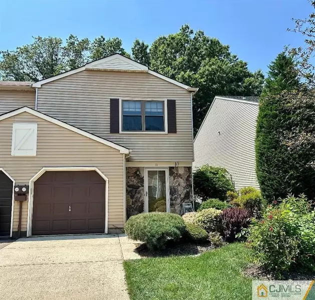 11 Knoll CT, Old Bridge, NJ 07747