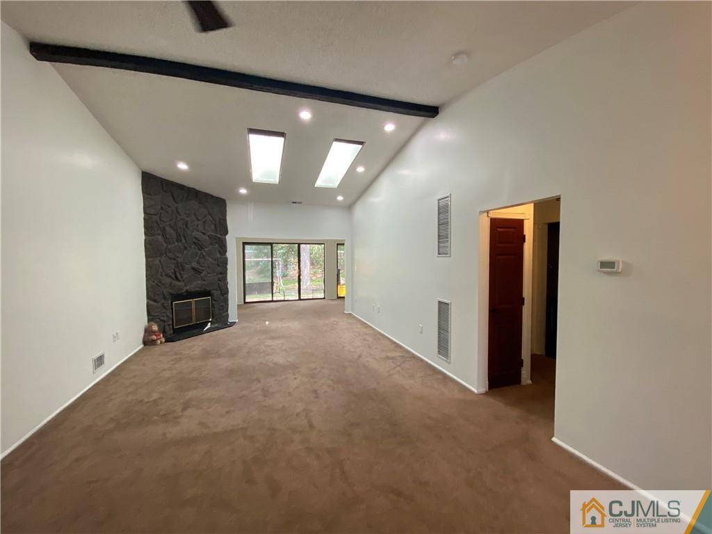 East Brunswick, NJ 08816,340 Wycoff WAY #340
