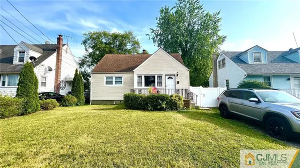 16 Homes ST, Edison, NJ 08817