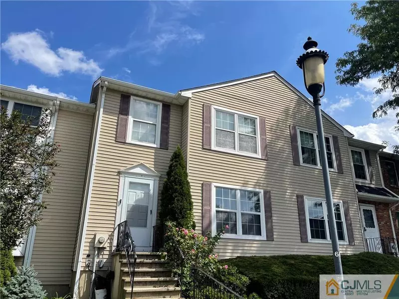 42 Delikat LN, Sayreville, NJ 08872